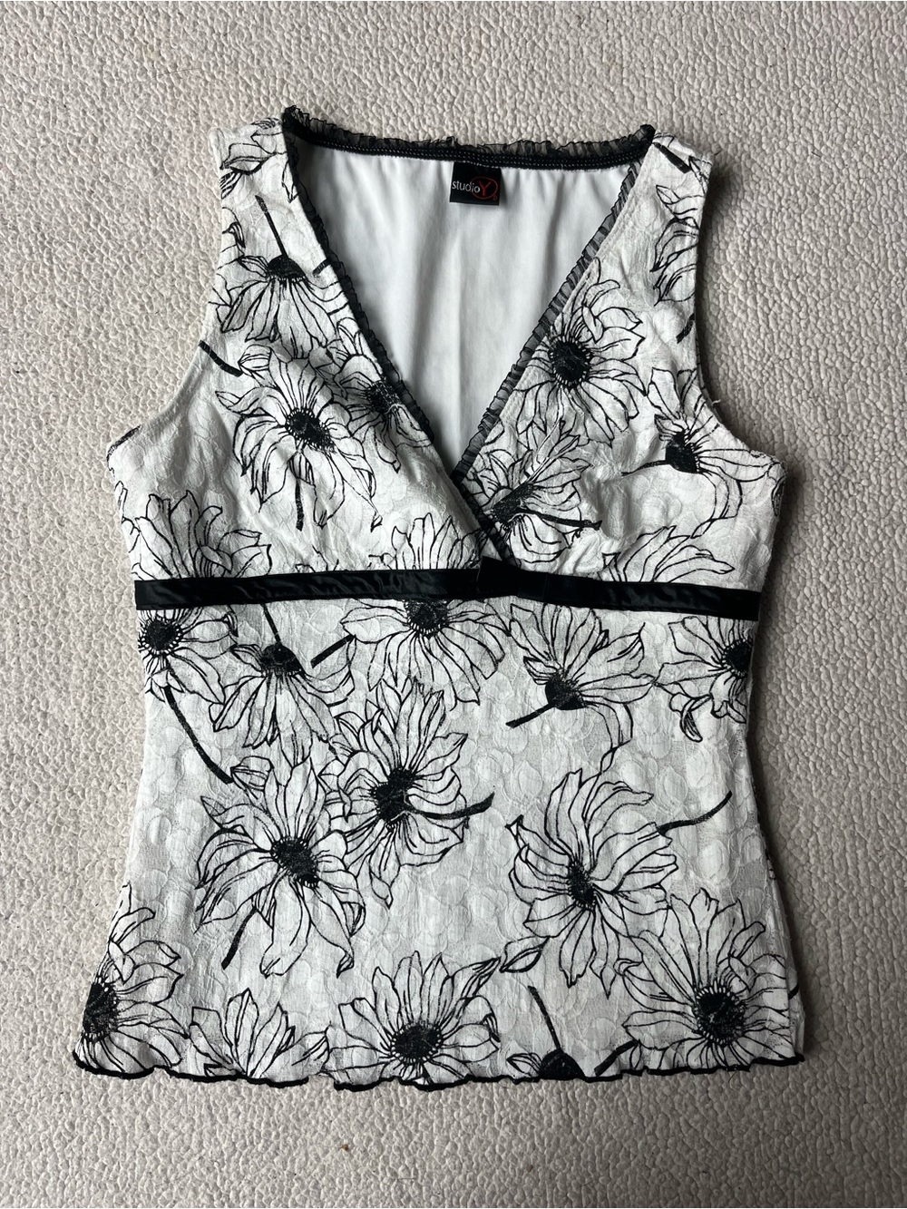 Vintage Y2K Studio Y Black & White Floral Lace V Neck Tank Top Womens Medium